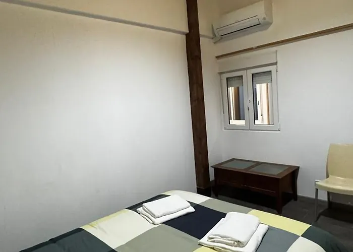 Plaza La Reina 3th Floor & No Elevator *