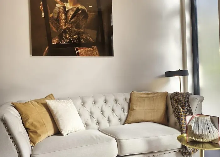 Loft - B 1-6 Smart Access & Urban Calm *