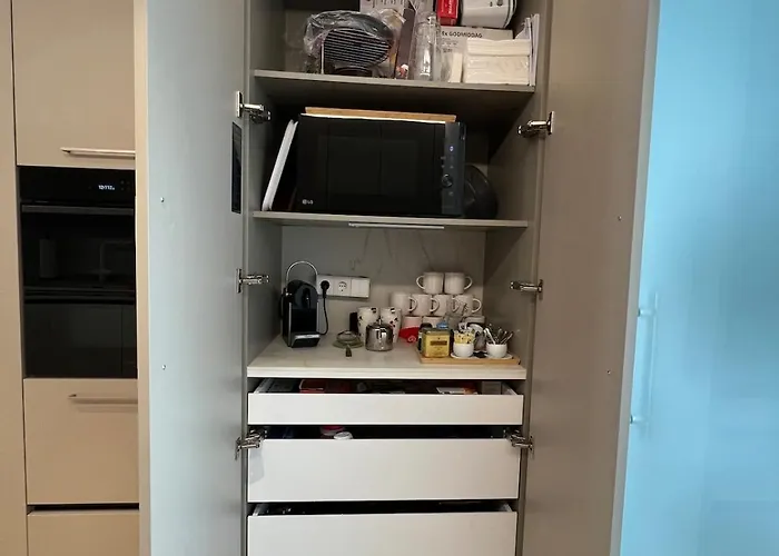 Bright Spacious Luxury Apartment *