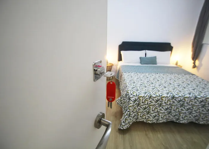 Ross - Flat With The Amenities *