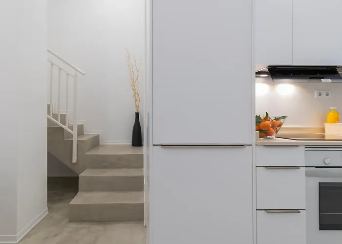 Modern & Stylish Close To The Apartment *