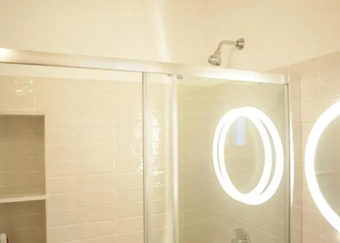 Next To The * Valência