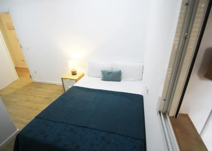 Ross - Flat With The Amenities * Valence