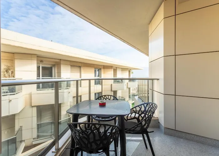 Vibe - Oceanfront Escape