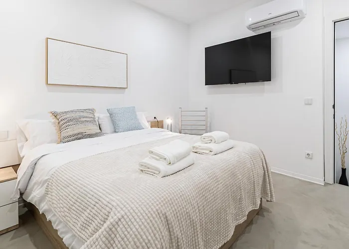 Modern & Stylish Close To The Valenza