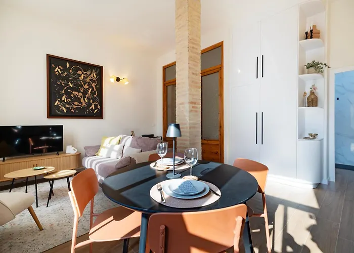 Prime Location, Bright & Cozy *