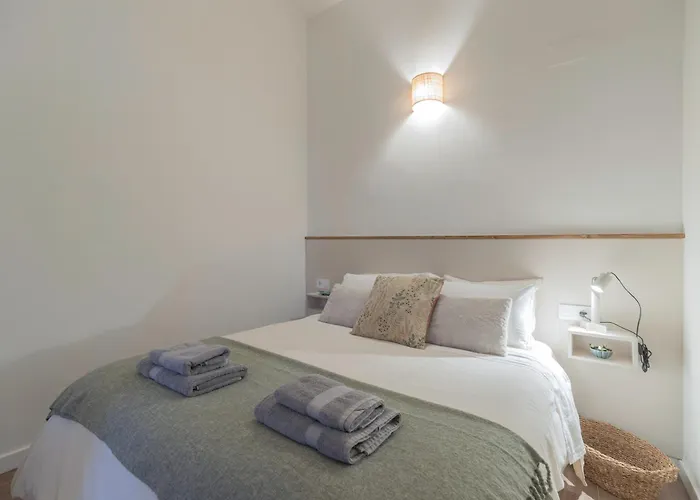 Prime Location, Bright & Cozy