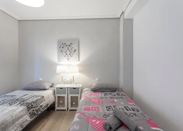 Flat 3 Bedroom In Extramurs 瓦伦西亚