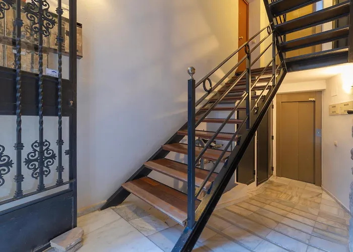 Apartment Prime Location, Bright & Cozy *