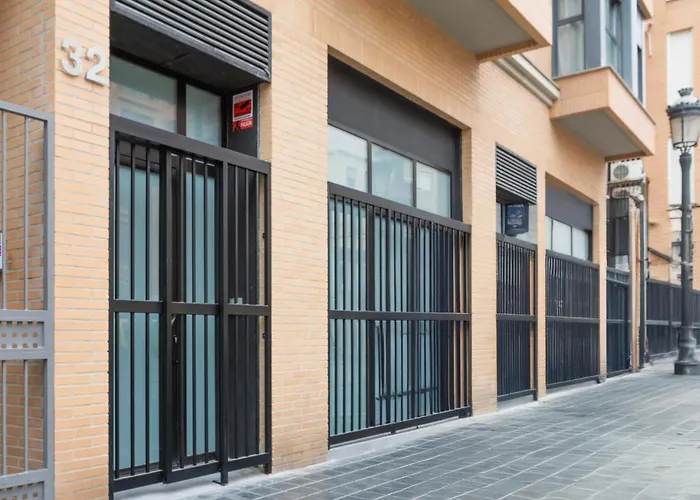 Modern & Stylish Close To The *