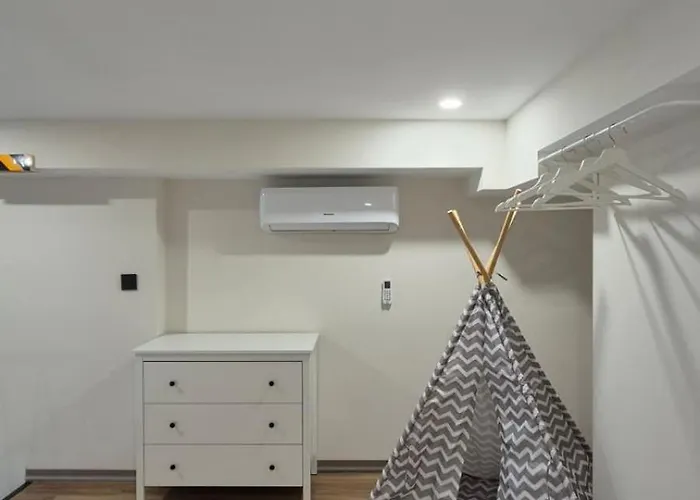 Excepcional Amplio Apartamento Industrial Fallas Hasta 6, Wifi Gratis Cuna Valencia