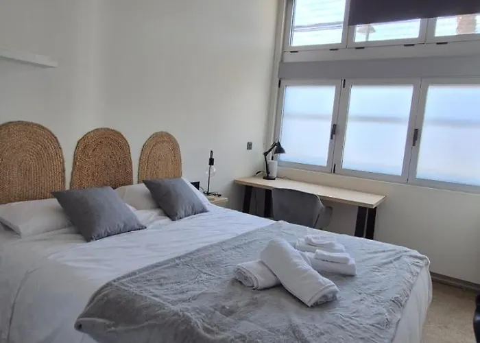 Excepcional Amplio Apartamento Industrial Fallas Hasta 6, Wifi Gratis Cuna