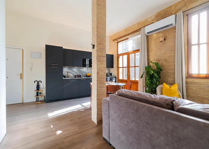 Prime Location, Bright & Cozy *