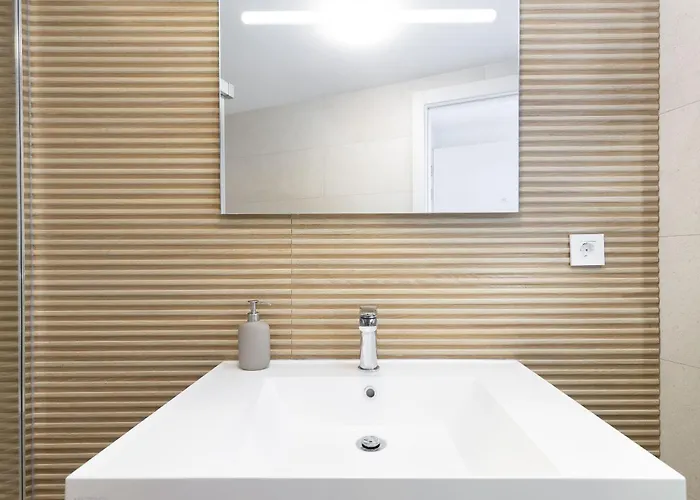 Apartup Port Marina Azura 公寓