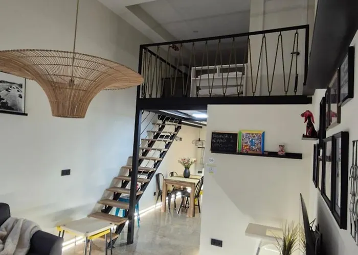 Excepcional Amplio Apartamento Industrial Fallas Hasta 6, Wifi Gratis Cuna Apartamento *