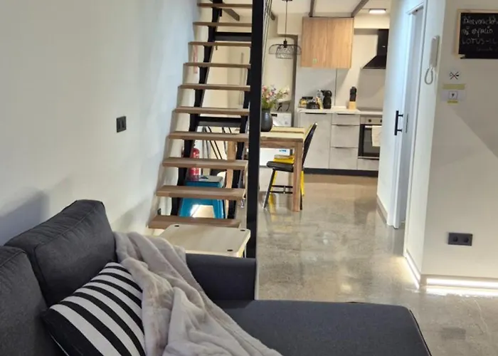 Excepcional Amplio Apartamento Industrial Fallas Hasta 6, Wifi Gratis Cuna Apartment