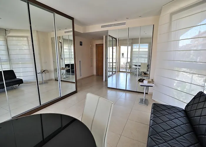 شقة Valencia Beach Apartments فالنسيا