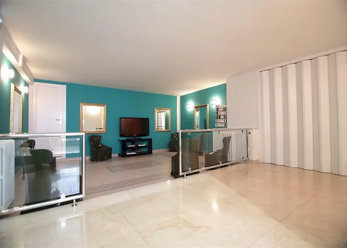 Hotel De La Musica 2*