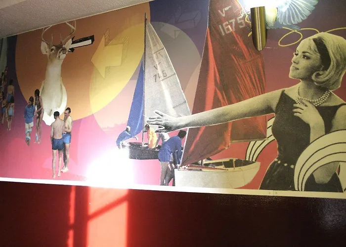 Feetup Backpackers Hostel *