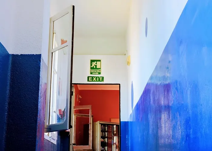 Feetup Backpackers Hostel *