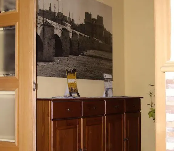 ホスタル アバストス 2*