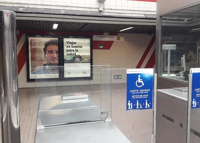 Angel Guimera & Breakfast Couette-café *