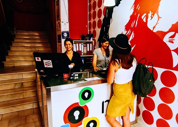 بيت شباب Red Nest