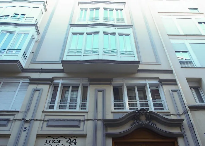 Singularstays Mar44 *