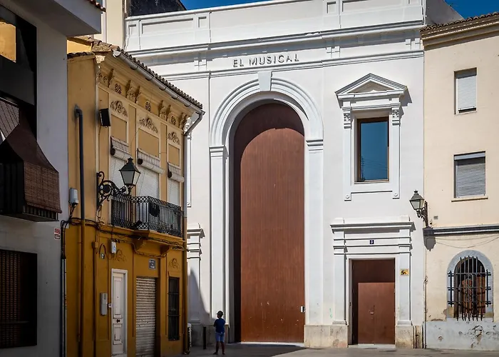 Travel Habitat Cabanyal *