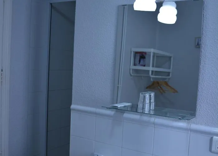 Moratin Πανσιόν *