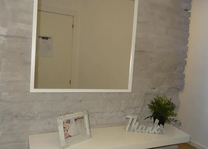 아파트 By Eric Olsan