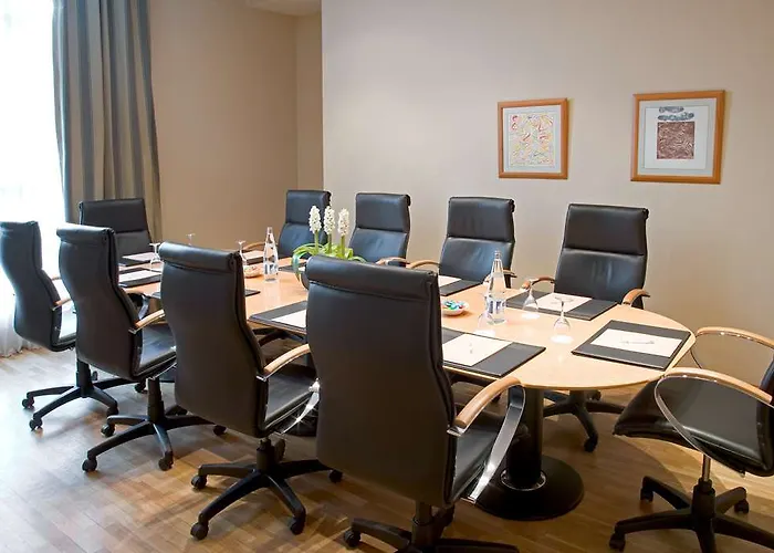 إن إتش سنتر فندق فالنسيا