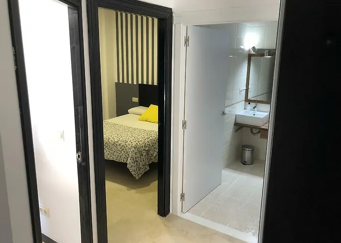 Flats Friends Plaza De La Reina Valence