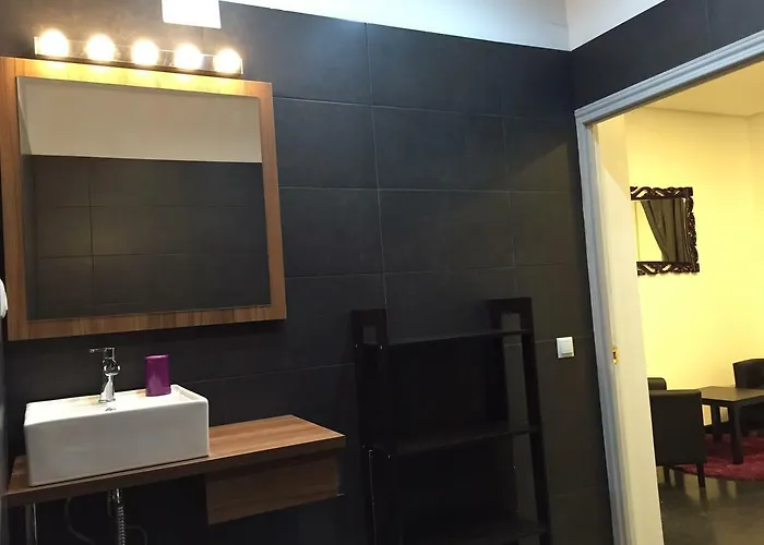 Flats Friends Plaza De La Reina بيت ضيافة 4*