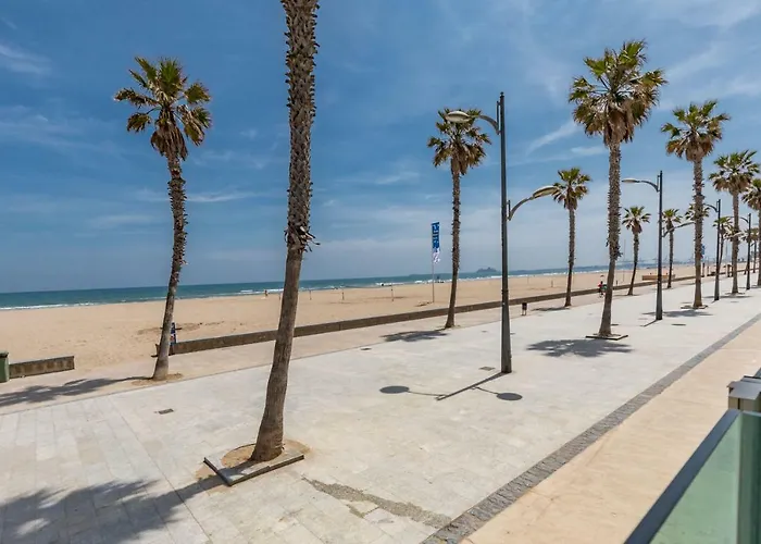 Luxury Front With Pool *