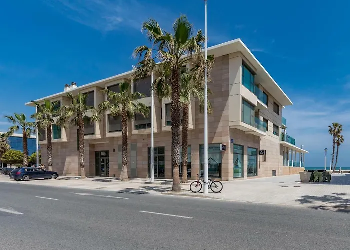 Luxury Front With Pool *