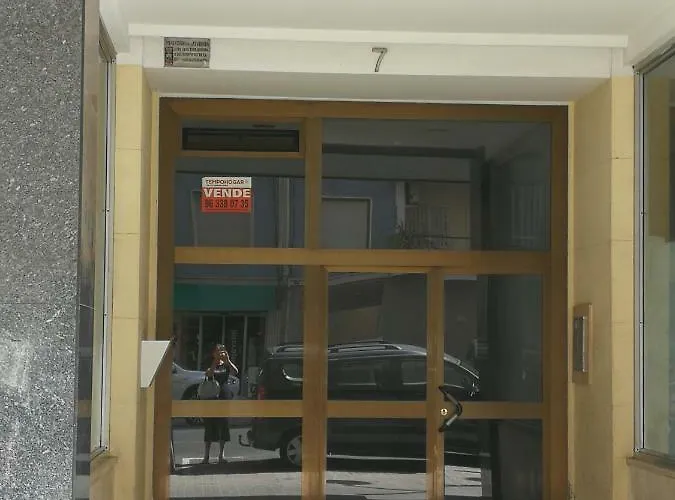 Centrico En Proximo Parada De Metro Angel Guimera Apartment