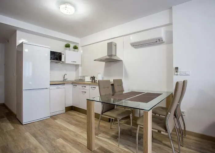 아파트 Versus Near Of Arts 2 *