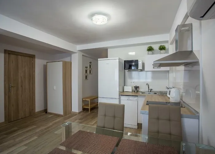 아파트 Versus Near Of Arts 2 *