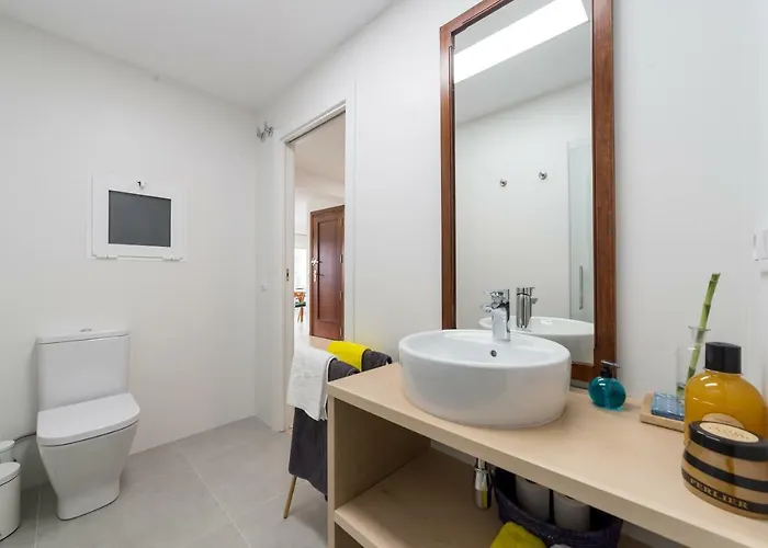 Just In The Middle شقة