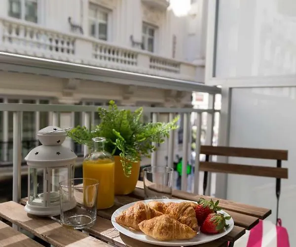 Just In The Middle شقة