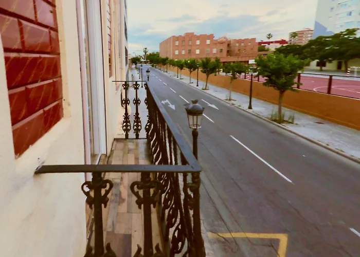 Old Fisherman's House In Malvarrosa Valensiya