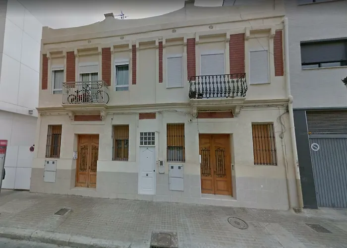 Old Fisherman's House In Malvarrosa Valensiya