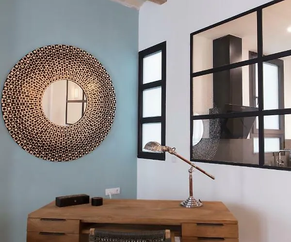 Florit Flats - Chic And In A Lively But Quiet Area Walking Distance شقة