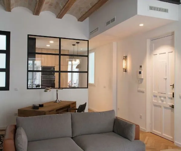 Florit Flats - Chic And In A Lively But Quiet Area Walking Distance شقة *