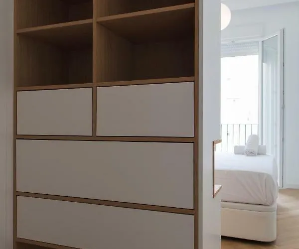 Florit Flats - Chic And In A Lively But Quiet Area Walking Distance *