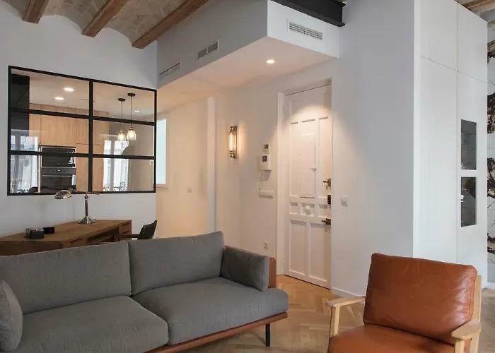 Florit Flats - Chic And In A Lively But Quiet Area Walking Distance * فالنسيا