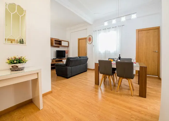 Confortable * La Marina De 아파트