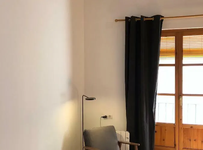 Cozy En Blanch. Center Apartment