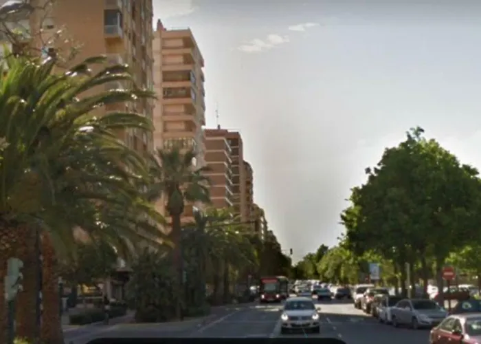 En Universidad Y Cerca De La Playa * Valencia